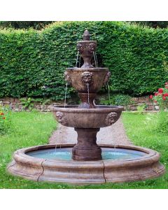 Three-Tier Leonesco in Toscana